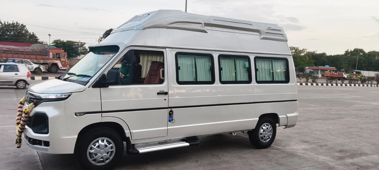 8 Seater van Rental in Chennai